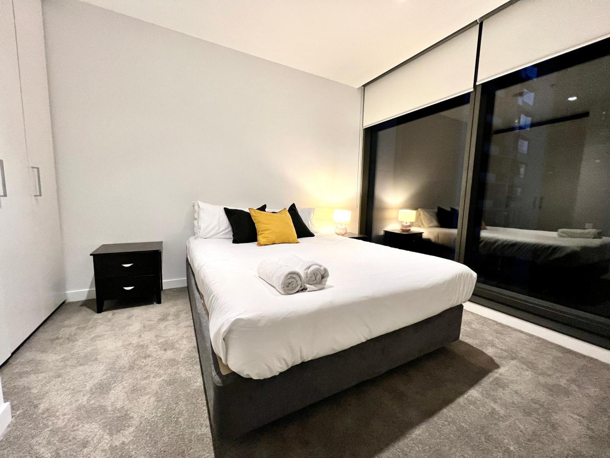 Readyset Apartments At Madison Мельбурн Экстерьер фото